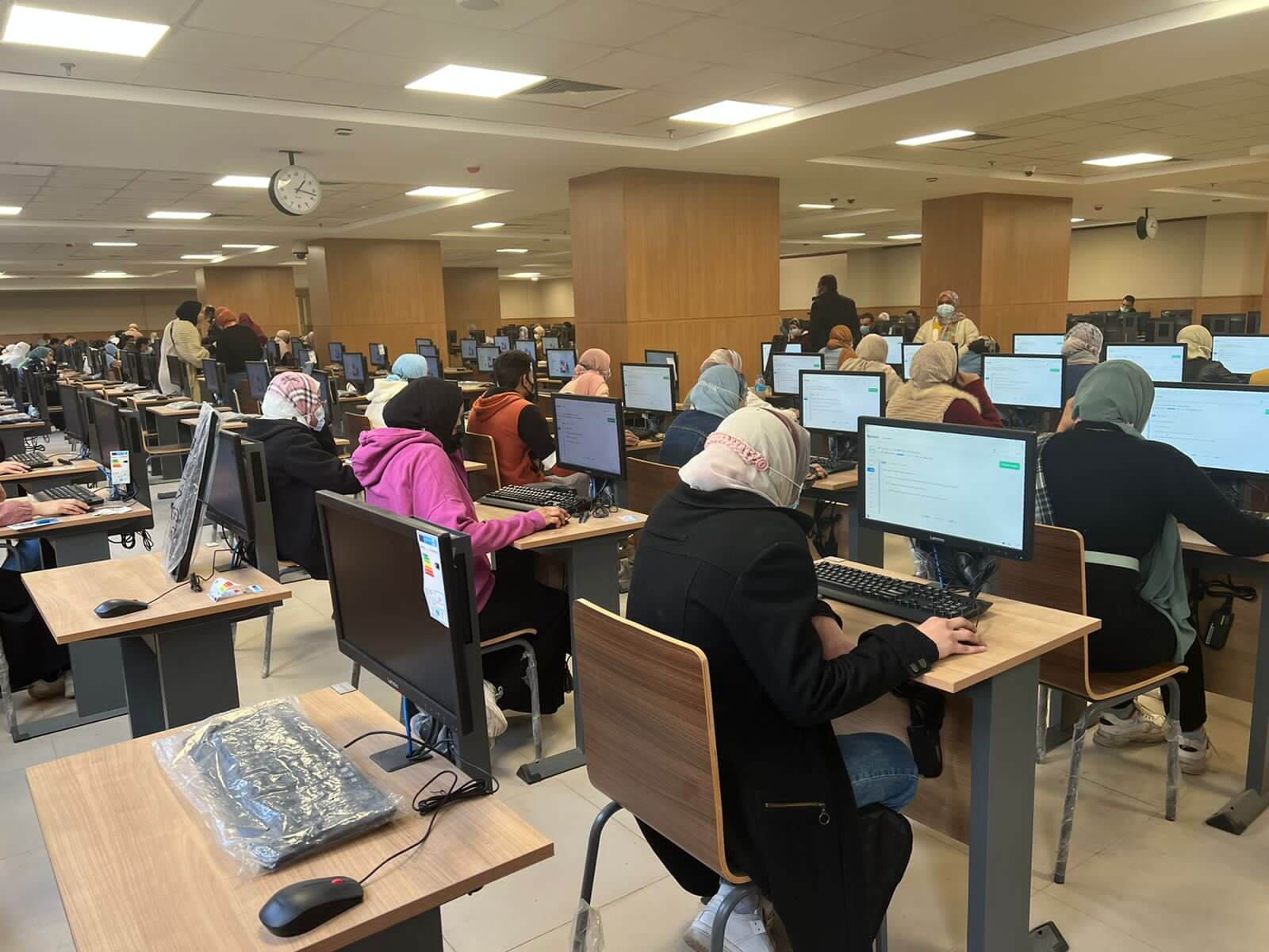 جامعة عين شمس تقيم امتحانات 2021-2022 لكلية التمريض بنظام كوركت للامتحانات الإلكترونية